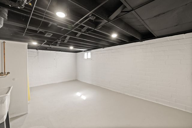 921 Madison Avenue, Des Moines, IA 50313