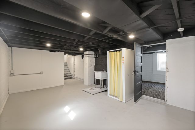 921 Madison Avenue, Des Moines, IA 50313