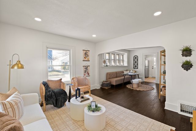 921 Madison Avenue, Des Moines, IA 50313