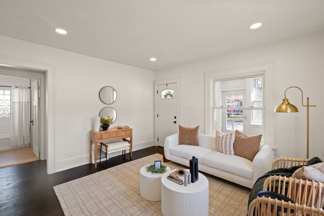 921 Madison Avenue, Des Moines, IA 50313