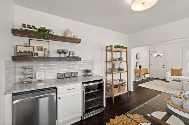 921 Madison Avenue, Des Moines, IA 50313