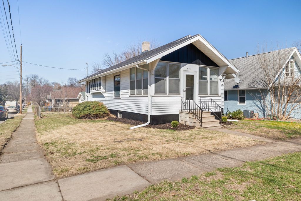 921 Madison Avenue, Des Moines, IA 50313