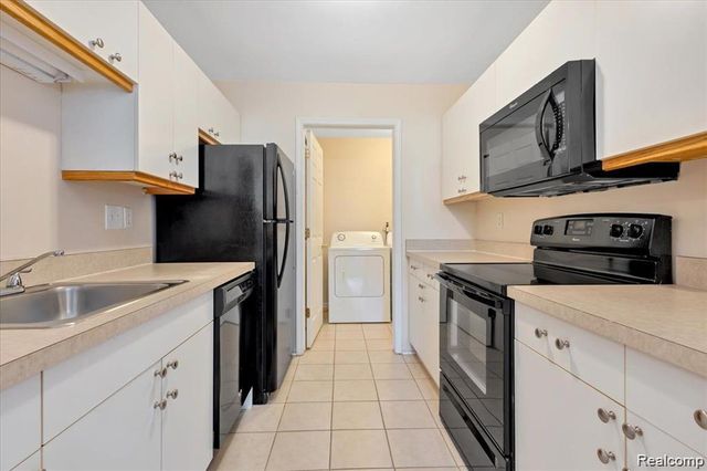 5452 Pine Aires Drive, Sterling Heights, MI 48314