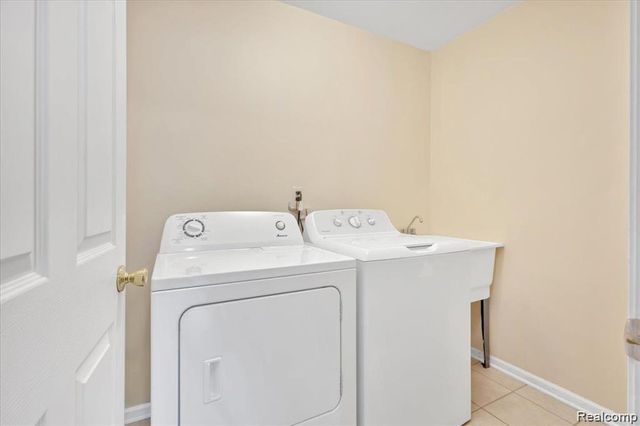 5452 Pine Aires Drive, Sterling Heights, MI 48314