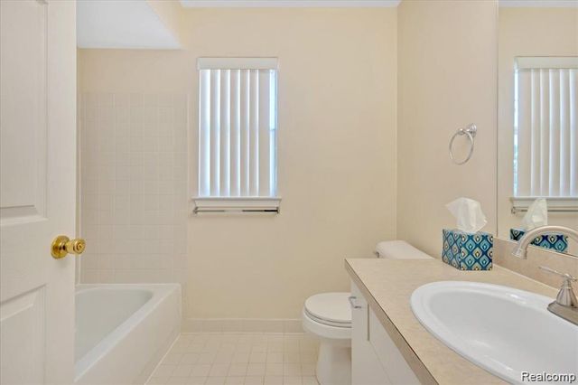 5452 Pine Aires Drive, Sterling Heights, MI 48314
