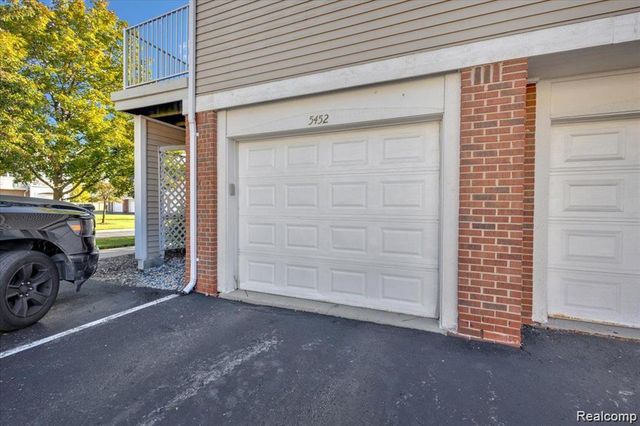 5452 Pine Aires Drive, Sterling Heights, MI 48314