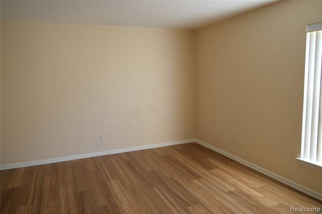 5452 Pine Aires Drive, Sterling Heights, MI 48314