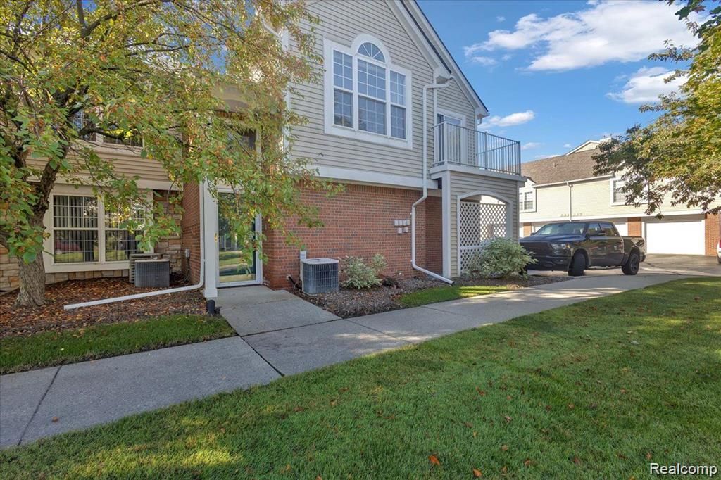 5452 Pine Aires Drive, Sterling Heights, MI 48314