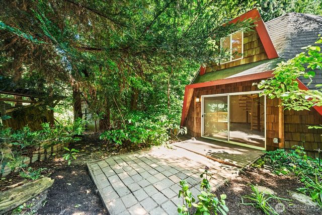16524 35th Avenue NE, Lake Forest Park, WA 98155
