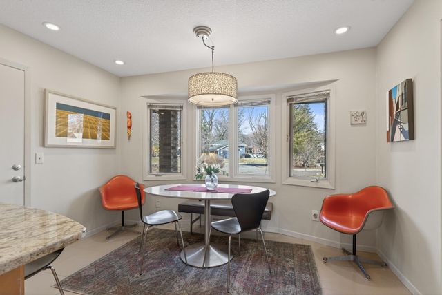 12806 Country View Lane, Burnsville, MN 55337