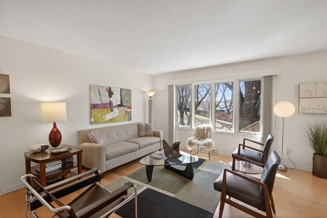 12806 Country View Lane, Burnsville, MN 55337