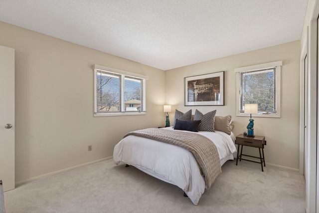 12806 Country View Lane, Burnsville, MN 55337