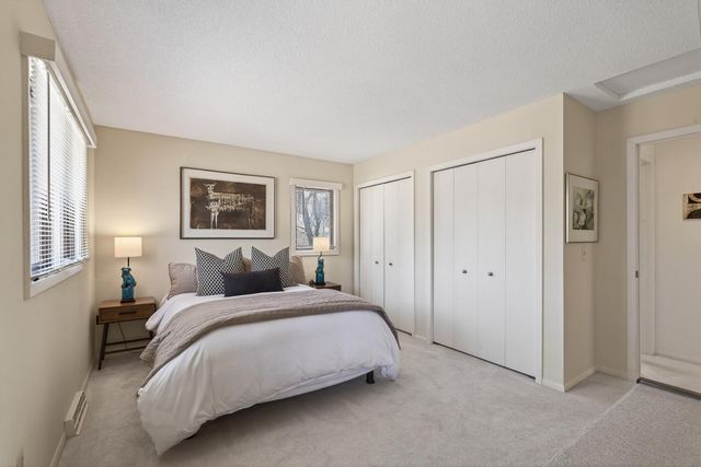 12806 Country View Lane, Burnsville, MN 55337