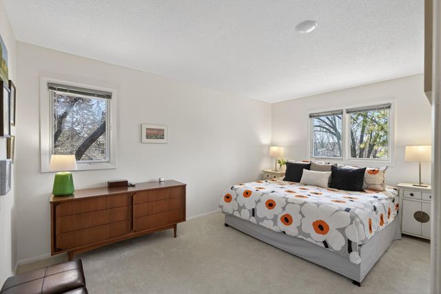 12806 Country View Lane, Burnsville, MN 55337