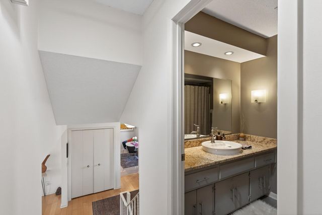 12806 Country View Lane, Burnsville, MN 55337