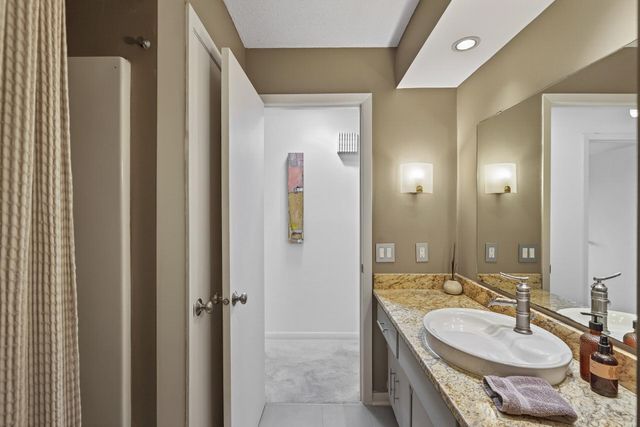 12806 Country View Lane, Burnsville, MN 55337