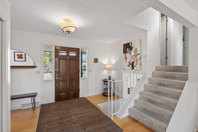 12806 Country View Lane, Burnsville, MN 55337