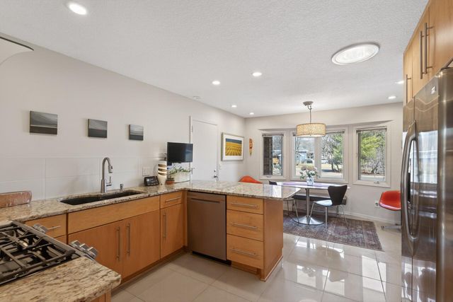 12806 Country View Lane, Burnsville, MN 55337