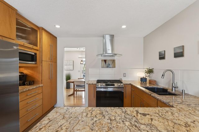 12806 Country View Lane, Burnsville, MN 55337