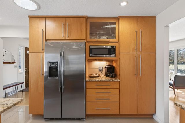 12806 Country View Lane, Burnsville, MN 55337