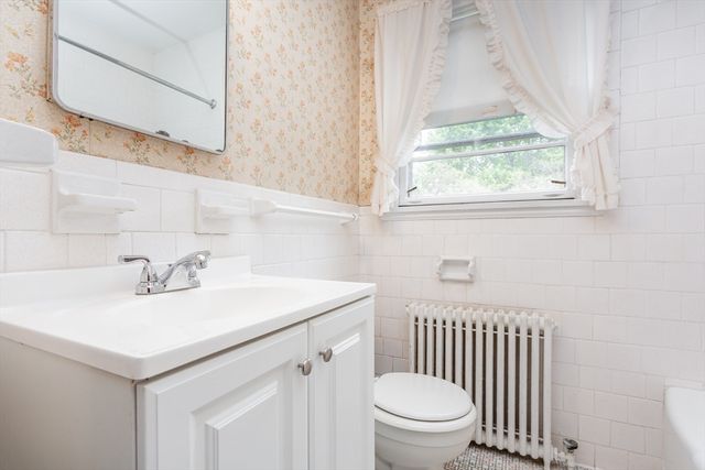 4 Merton St, Somerset, MA 02726