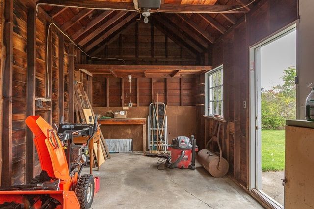 4 Merton St, Somerset, MA 02726