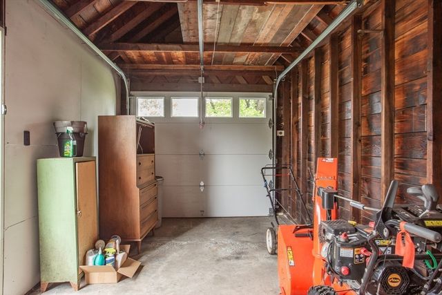 4 Merton St, Somerset, MA 02726