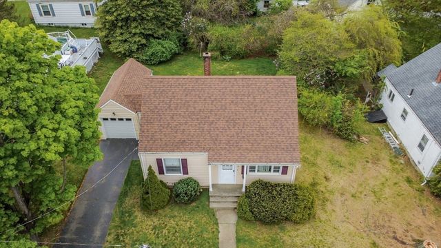 4 Merton St, Somerset, MA 02726