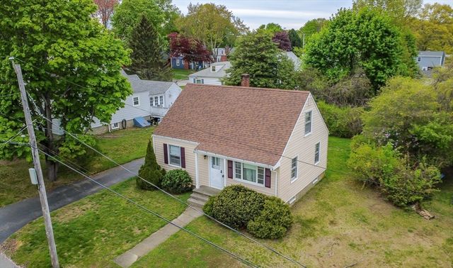 4 Merton St, Somerset, MA 02726