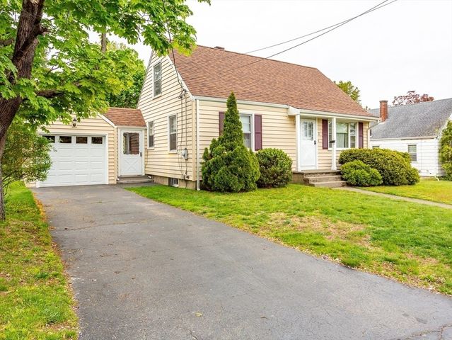 4 Merton St, Somerset, MA 02726