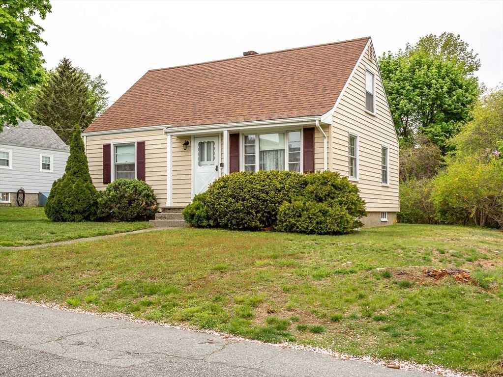 4 Merton St, Somerset, MA 02726