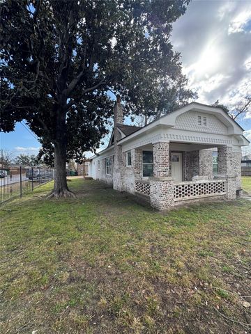 1208 Caplin Street, Houston, TX 77022