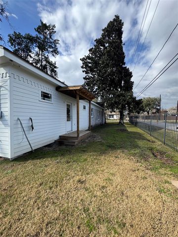 1208 Caplin Street, Houston, TX 77022