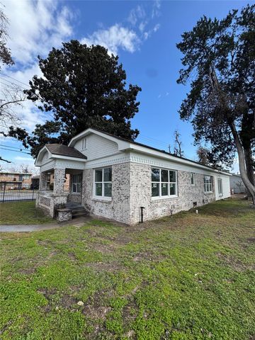 1208 Caplin Street, Houston, TX 77022