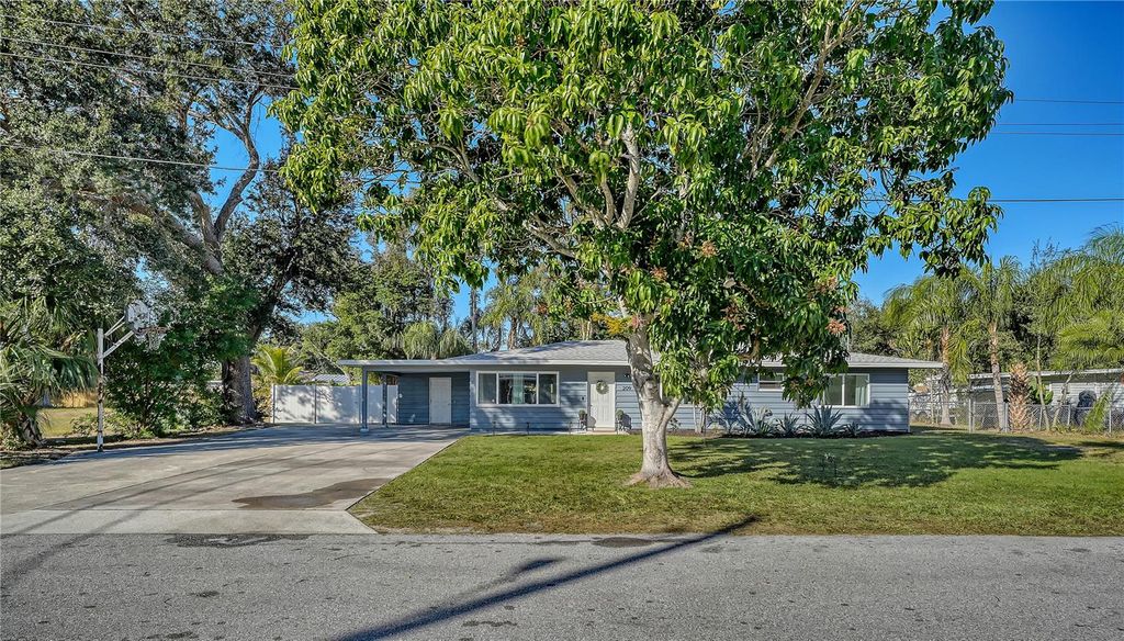 209 BRIGGS COURT, Sarasota, FL 34237