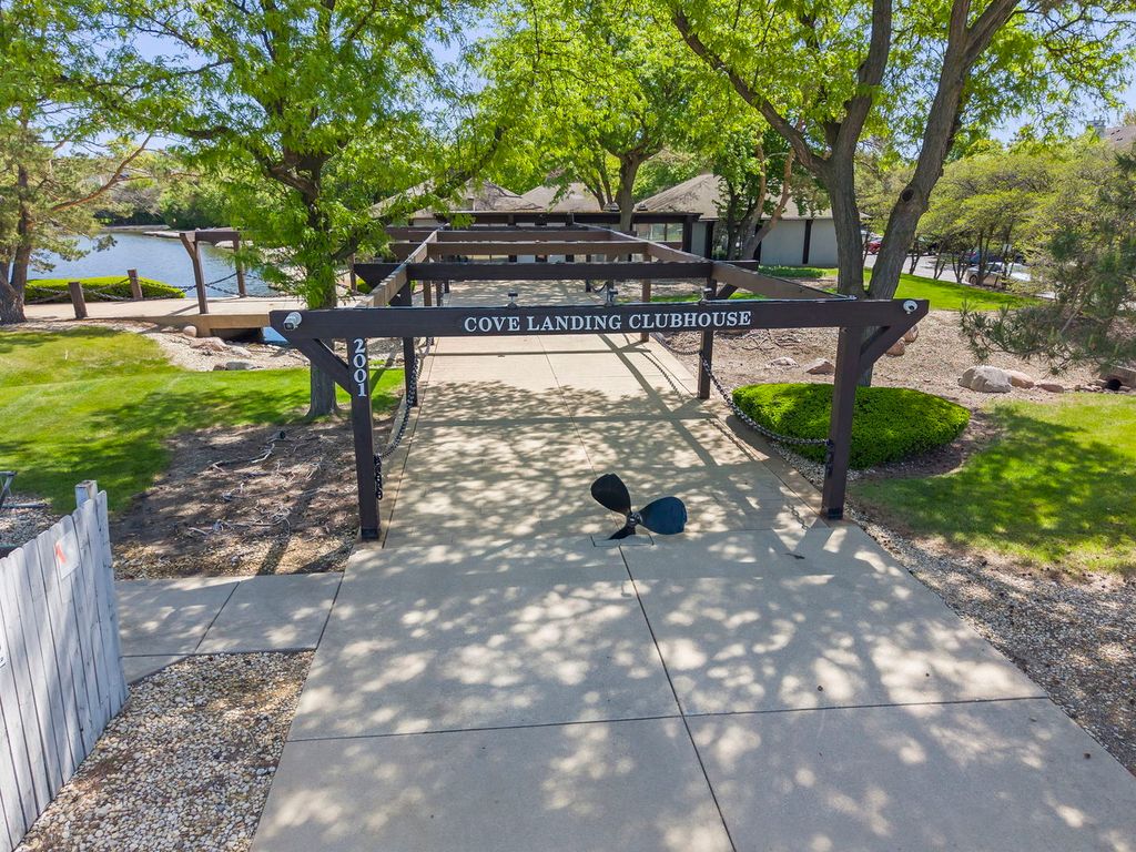 Image 23 of property listing at 2005 S Finley Road 1012, Lombard, IL 60148