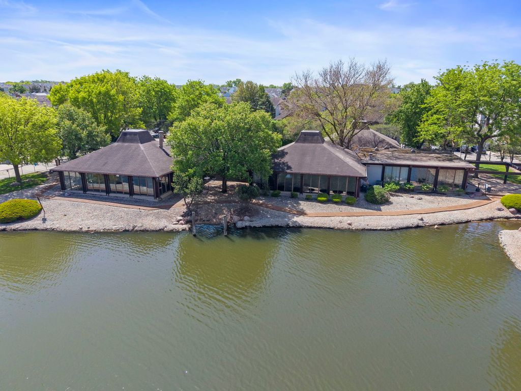 Image 24 of property listing at 2005 S Finley Road 1012, Lombard, IL 60148