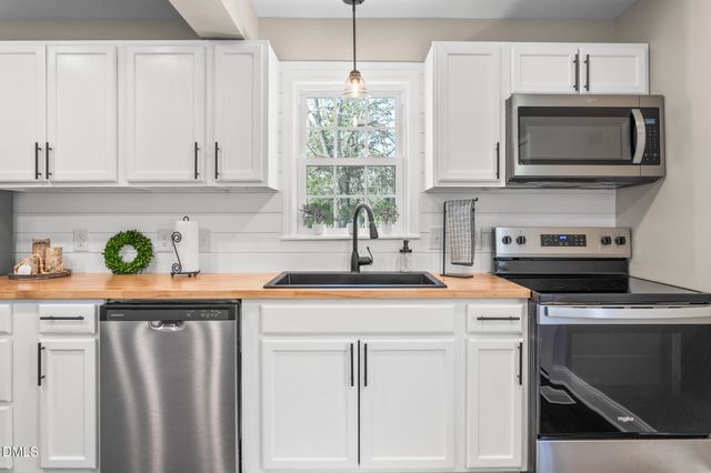 955 W Holt Street, Mebane, NC 27302