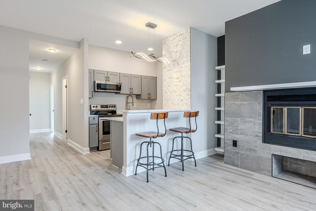 Image 15 of property listing at 103 W CONWAY ST #R 52, Baltimore, MD 21201