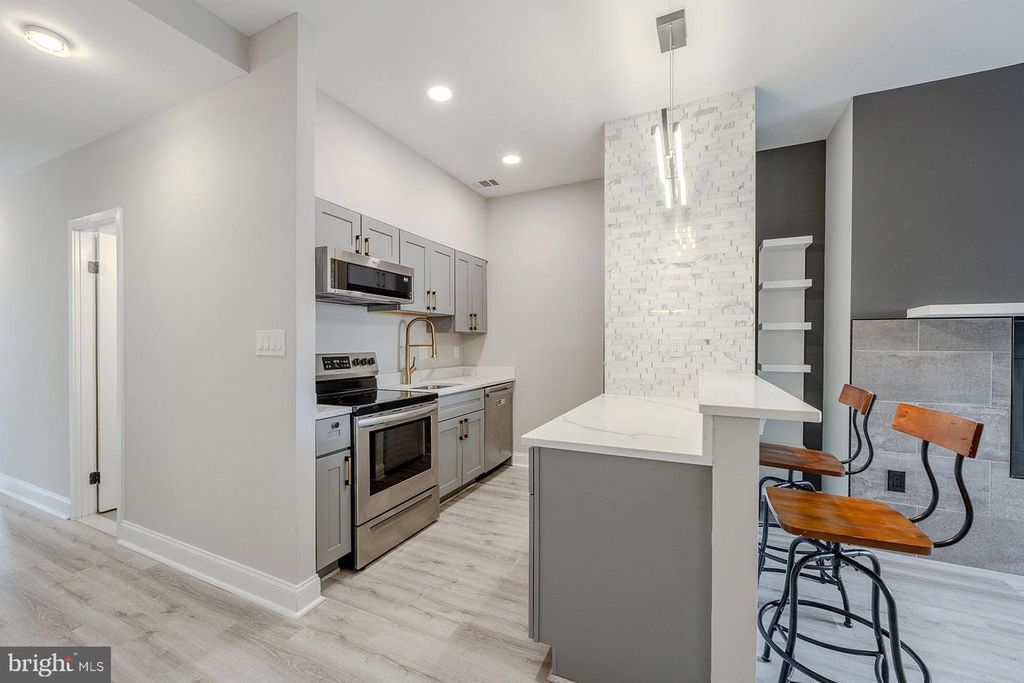 Image 16 of property listing at 103 W CONWAY ST #R 52, Baltimore, MD 21201