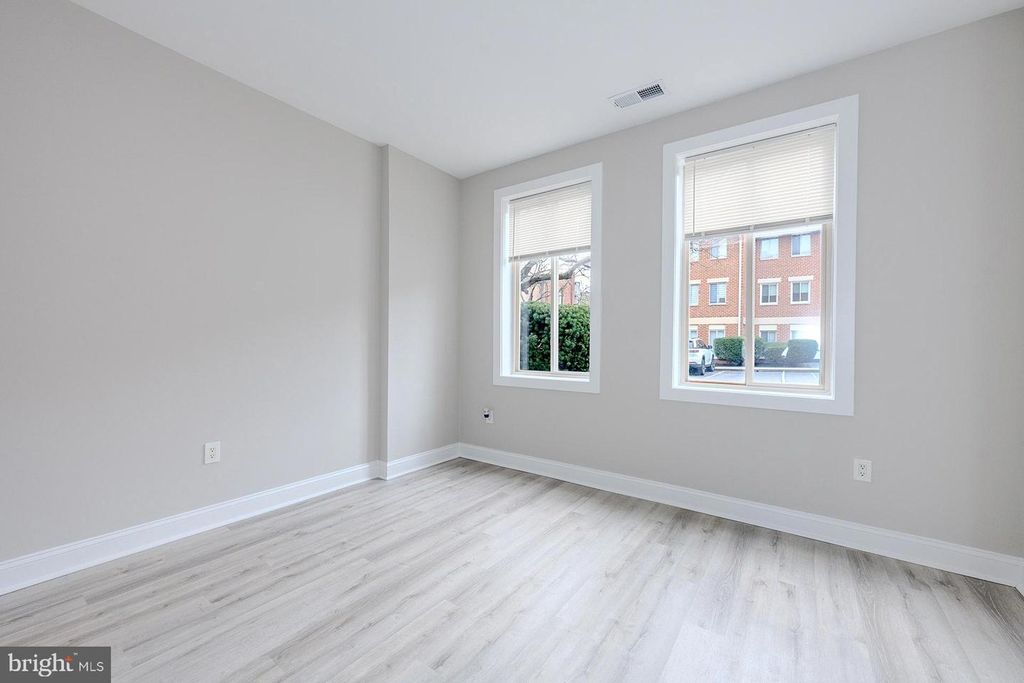 Image 20 of property listing at 103 W CONWAY ST #R 52, Baltimore, MD 21201