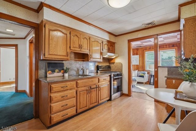 649 8Th St, Carlstadt Boro, NJ 07072