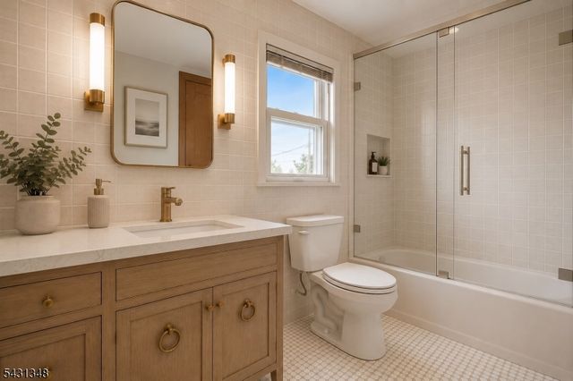 649 8Th St, Carlstadt Boro, NJ 07072