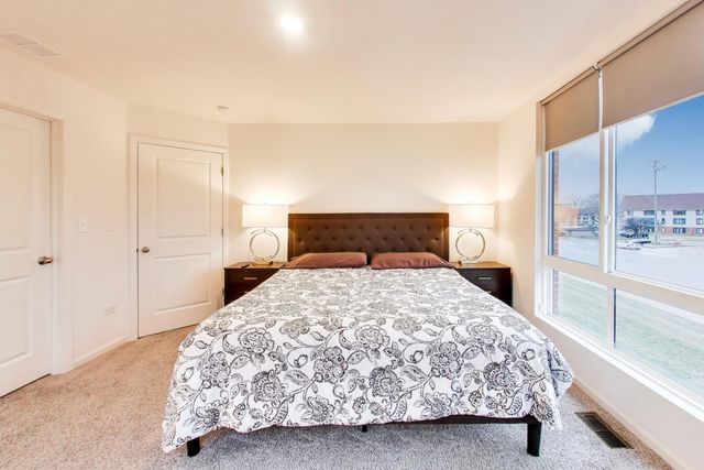 1296 Quadrant Lane, Schaumburg, IL 60173