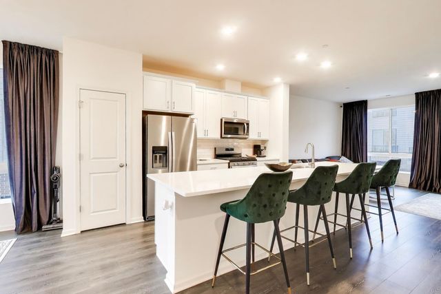 1296 Quadrant Lane, Schaumburg, IL 60173