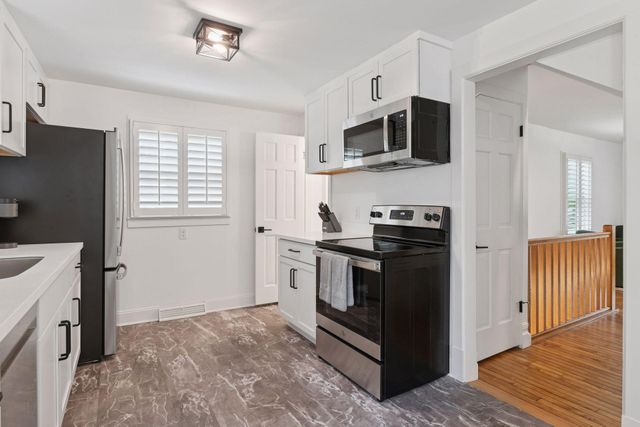 129 Chicago Avenue N, Wayzata, MN 55391