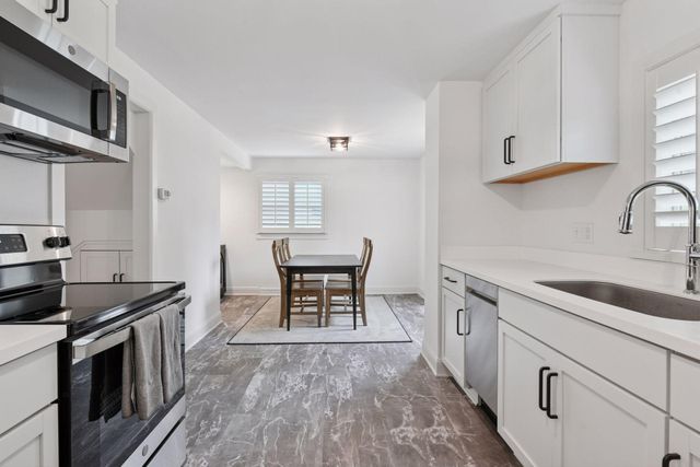 129 Chicago Avenue N, Wayzata, MN 55391