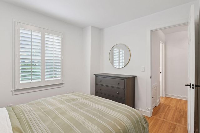 129 Chicago Avenue N, Wayzata, MN 55391