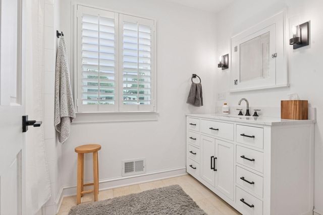 129 Chicago Avenue N, Wayzata, MN 55391