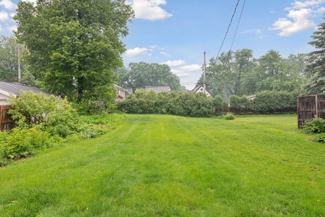 129 Chicago Avenue N, Wayzata, MN 55391